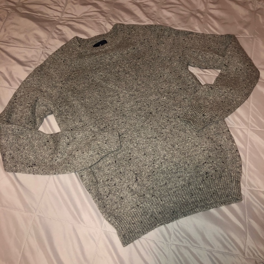 American Eagle men’s grey sweater